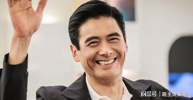 周润发跑步出意外！不慎摔倒双手流血，骨裂连呼吸都会痛