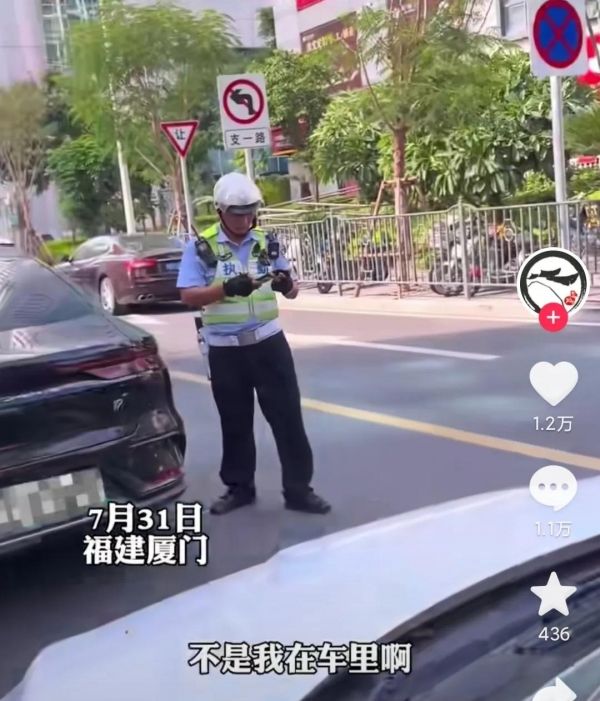 男子停路边车内等人被开罚单