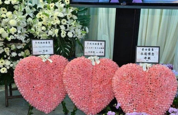 李玟出殡仪式举行姚谦甄妮等圈内友人担任扶灵人士

