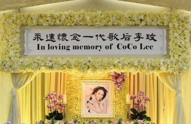李玟出殡仪式举行姚谦甄妮等圈内友人担任扶灵人士

