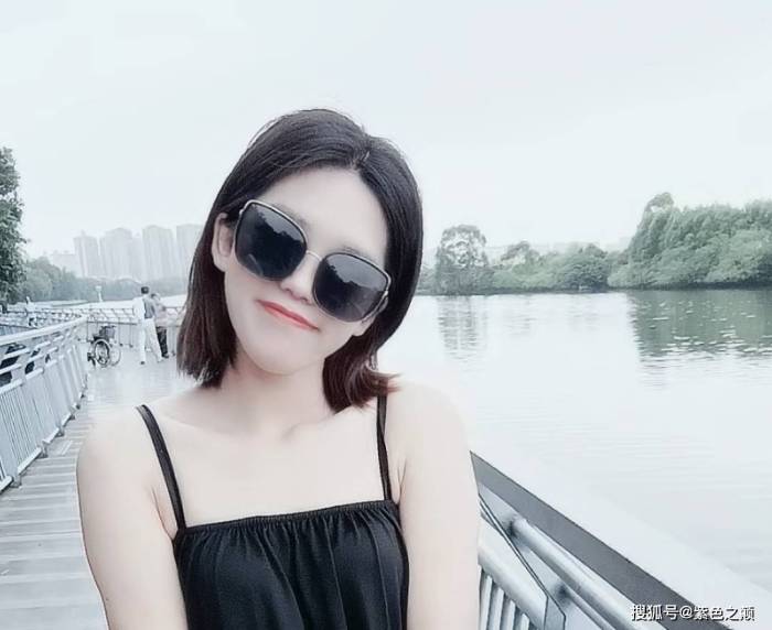 女生插秧缺人前任现任男友齐现身