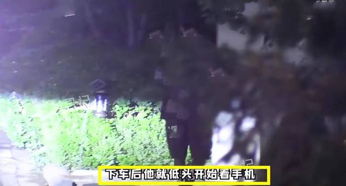 秦岚魏大勋挽手回家