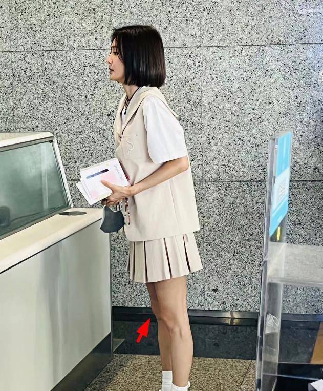 秦岚魏大勋挽手回家