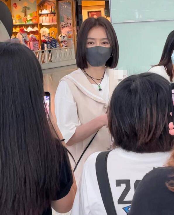 秦岚魏大勋挽手回家