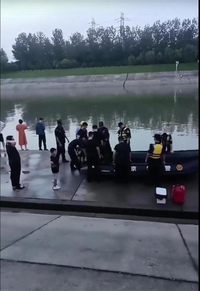 南京4名学生下河溺亡