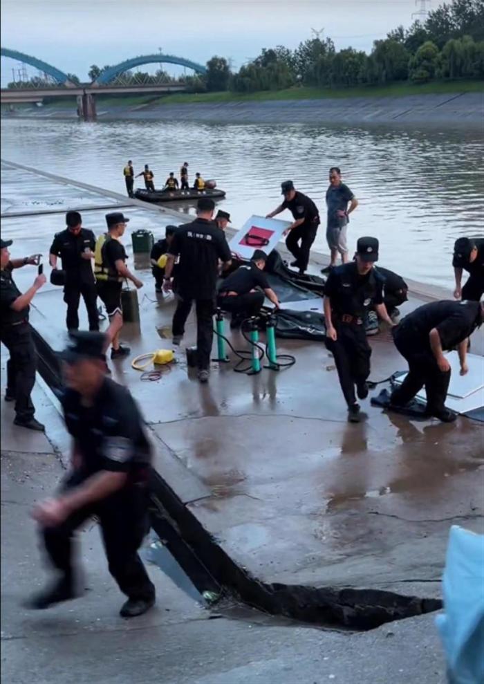 南京4名学生下河溺亡