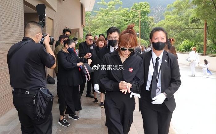 李玟老公在火葬场险遭围殴