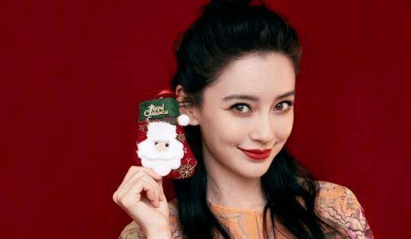 黄晓明退出浪姐2，三角恋终落幕，可李菲儿的“表演”才刚刚开始