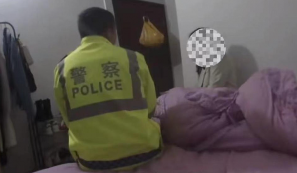 女孩欲跳楼被救下：自称12岁时遭姨父猥亵(2)