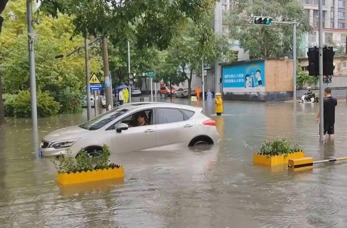 温度记|炎热回归+雷雨活跃！广东人被“焗”也要被“局”