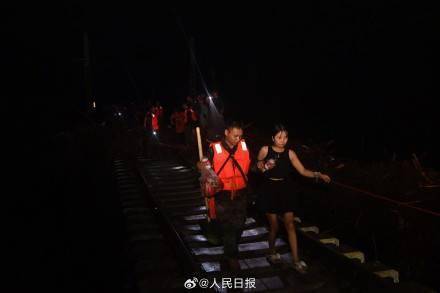 K396旅客连夜转移