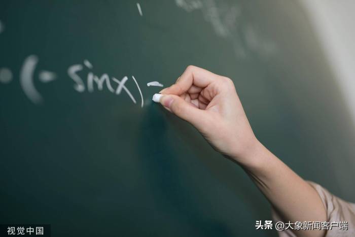中听｜被44名家长挽留的教师，不应被急着“火速开除”

