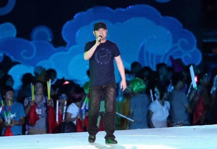 汪峰回应刀郎新歌《罗刹海市》：从来没有看不起，他一直在进步，说刀郎讽刺和报复的人，内心阴暗