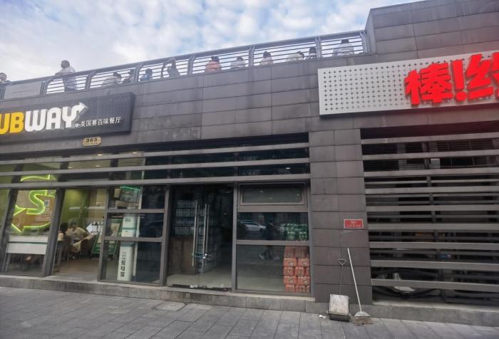 买不到！买不到！外滩平价饮用水，去哪儿了？发现“花式操作”，记者竟遭拦阻