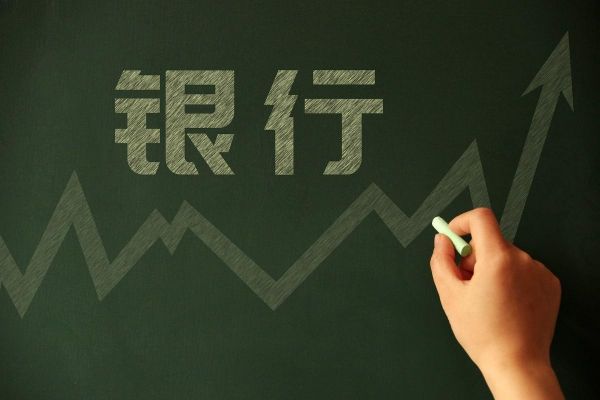 网友称娃高考完跑多家银行办卡被拒