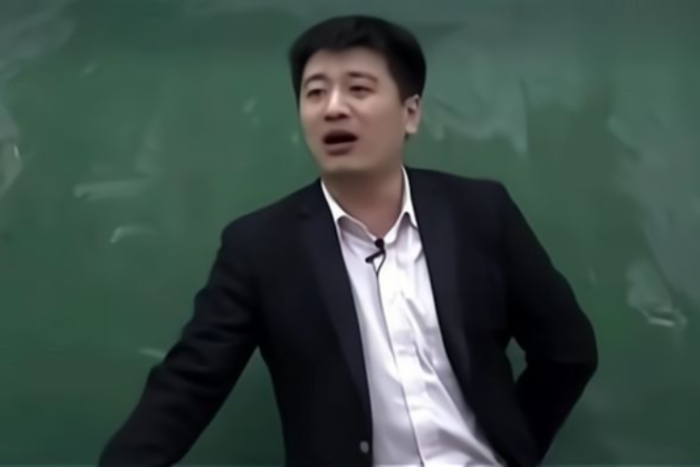 张雪峰再回应“不推荐新闻学”言论：适合自己的才是好专业