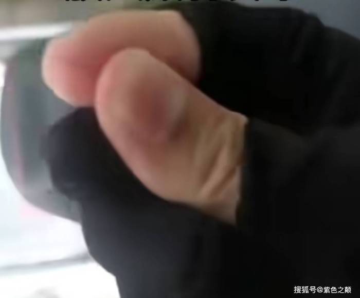 网传外卖员自拍裤裆拔毛放入餐食，客服：如属实，会警告并罚款

