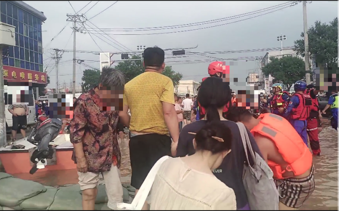 涿州男子带9旬母亲求助被拒辱骂救援队？回应：他们所处位置安全