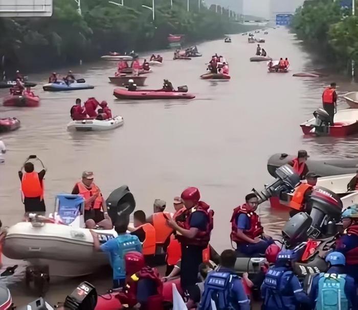 涿州洪灾后乱象丛生！是政府对百姓保护的太好，还是人性自私冷漠