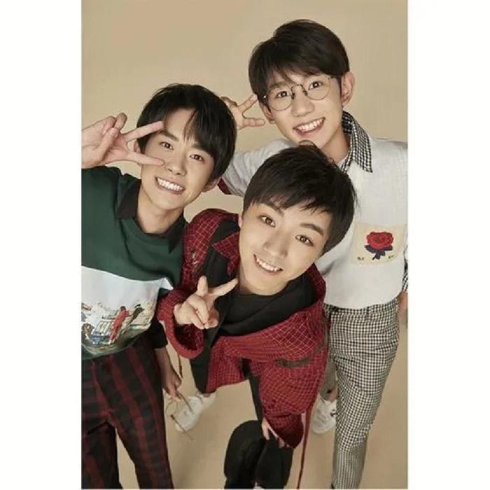 TFBOYS粉丝已在体育场外守候，三小只合体练歌逛城墙，谁磕到了
