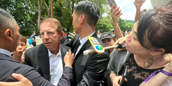 李玟老公Bruce再回应质疑！却遭网友怒斥，李思林：香港有言论自由