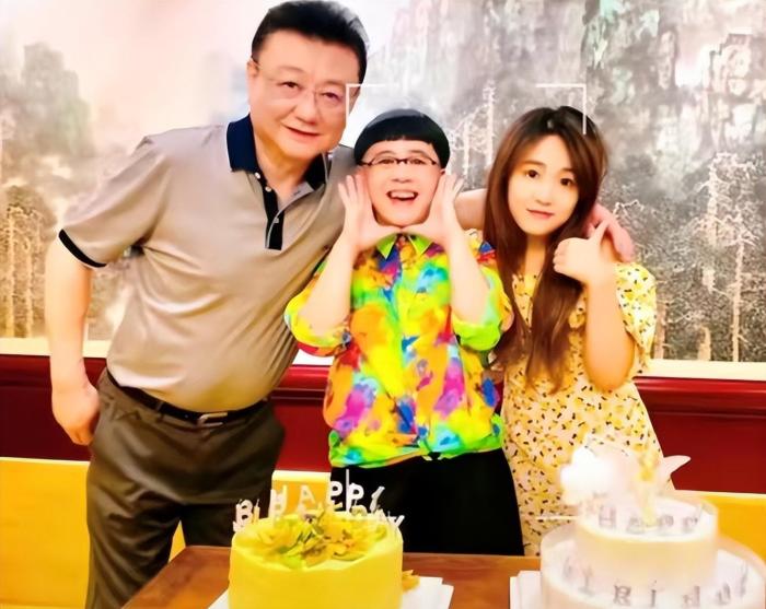金龟子设宴庆结婚35周年