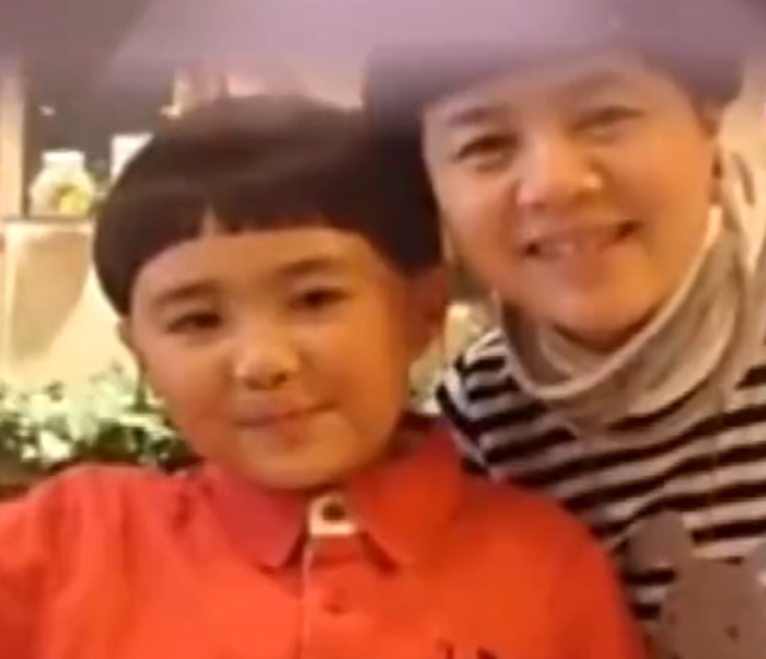 金龟子设宴庆结婚35周年