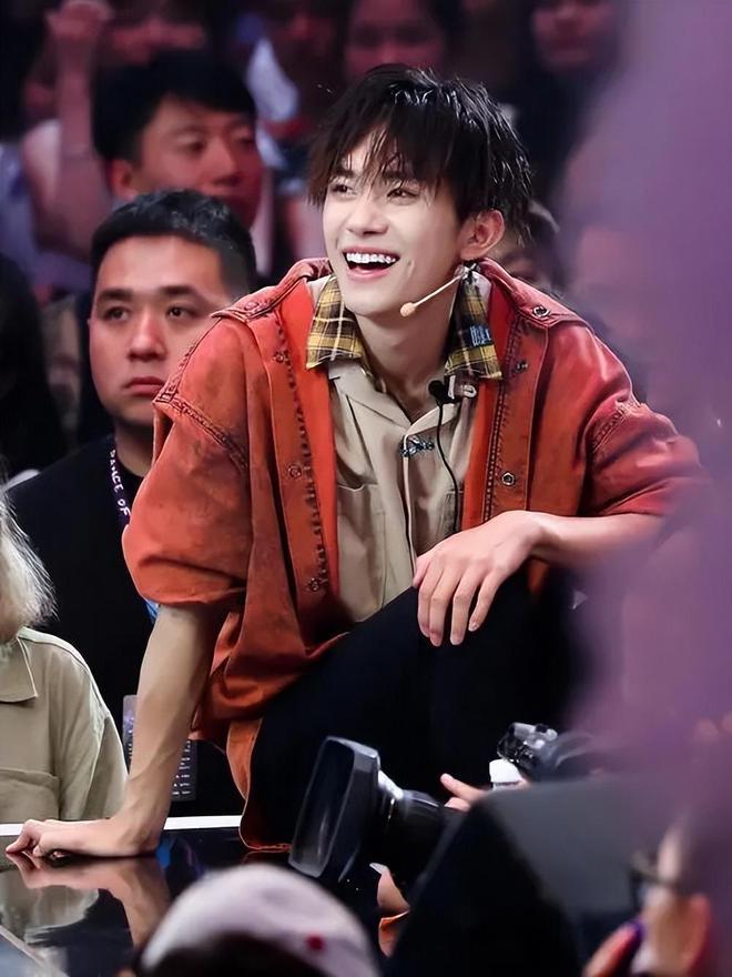 TFboys演唱会官宣，三人纷纷转发，三个男人终于要合体了！