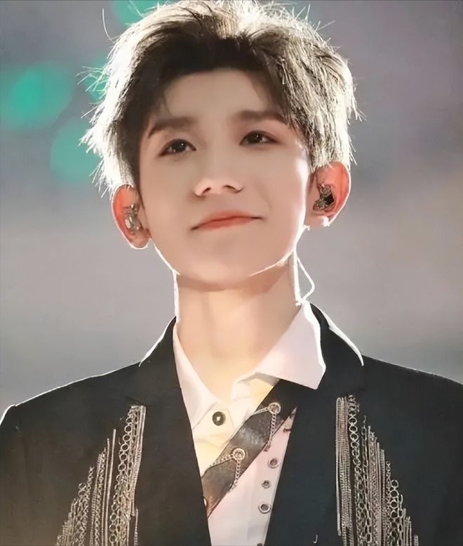 TFboys演唱会官宣，三人纷纷转发，三个男人终于要合体了！