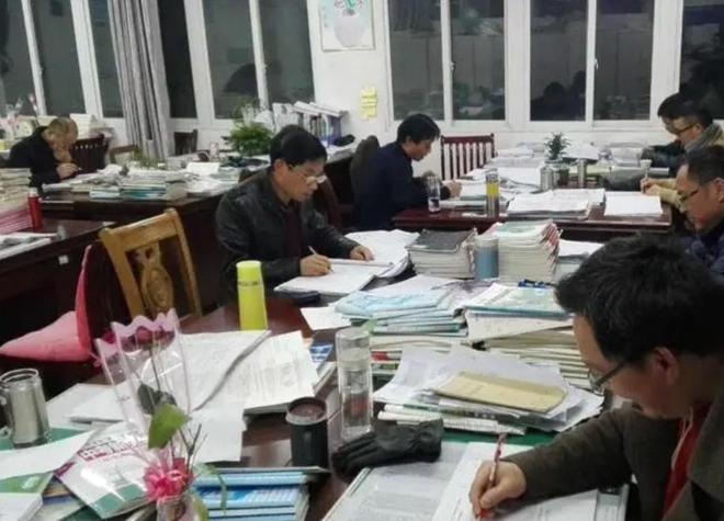 网传郑州大学领导以降薪要求员工加班，现场录音曝光：你去告我啊
