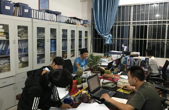 网传郑州大学领导以降薪要求员工加班，现场录音曝光：你去告我啊