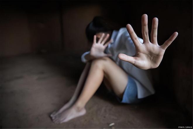 女子被当街猥亵？酒吧：他们认识，系情侣，警方通报！