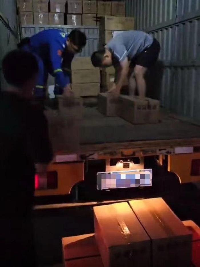 驰援涿州！长宁两家爱心企业连夜捐献物资送往灾区