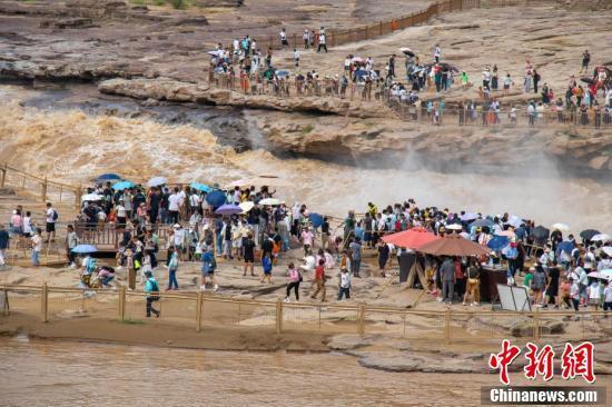 黄河壶口瀑布现金瀑飞流景观