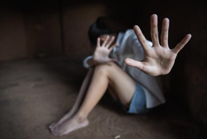 男子涉嫌常年性侵害继女被正式批捕