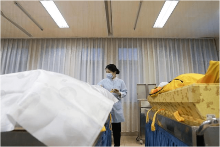 大一新生晒殡葬专业课程表，学习内容有些意外，胆小的学生已吓懵