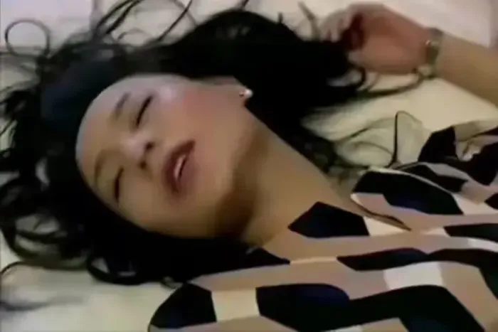 女子睡觉忘记关门，丈夫同事潜入，误以为是老公回来竟全程配合