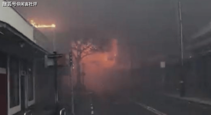 夏威夷多地野火蔓延民众跳海避难