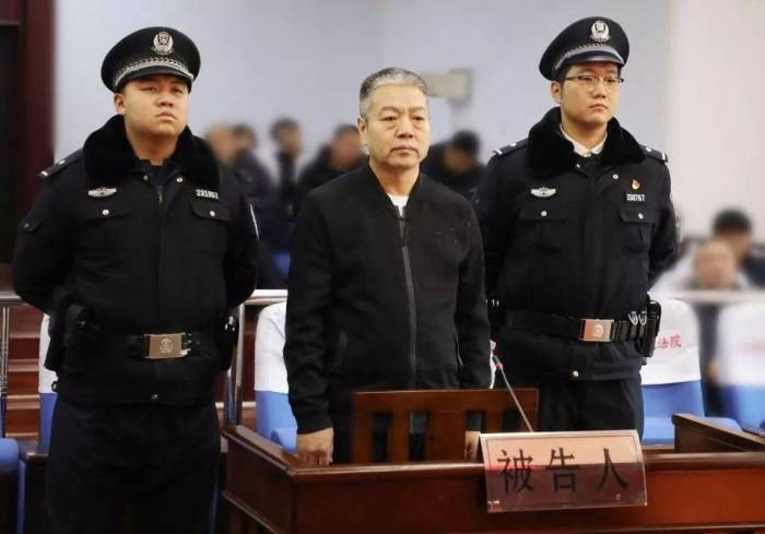 院长犯受贿罪刑满后再当副院长

