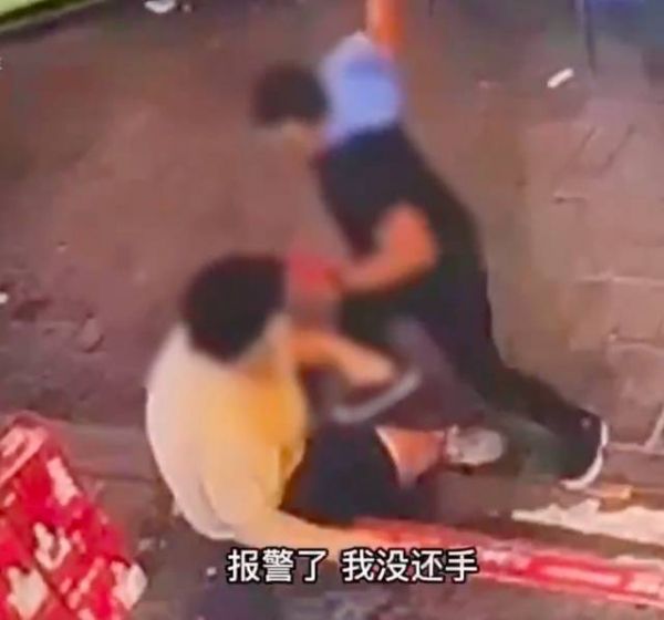 280斤男店员被打不还手，怕被认定互殴，当事人：还手得不偿失，不想给老板添麻烦