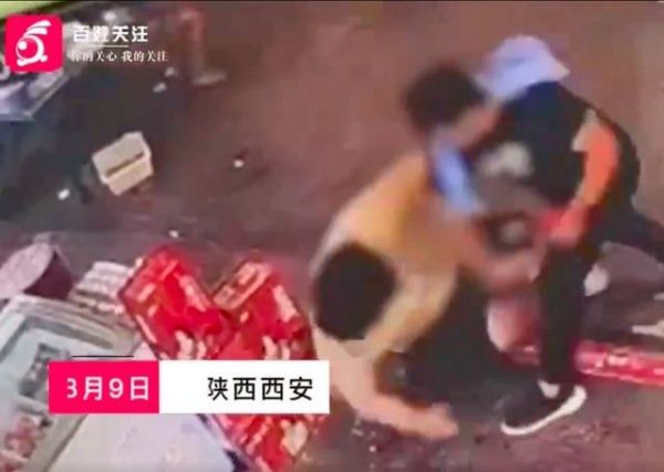280斤男店员被打不还手，怕被认定互殴，当事人：还手得不偿失，不想给老板添麻烦