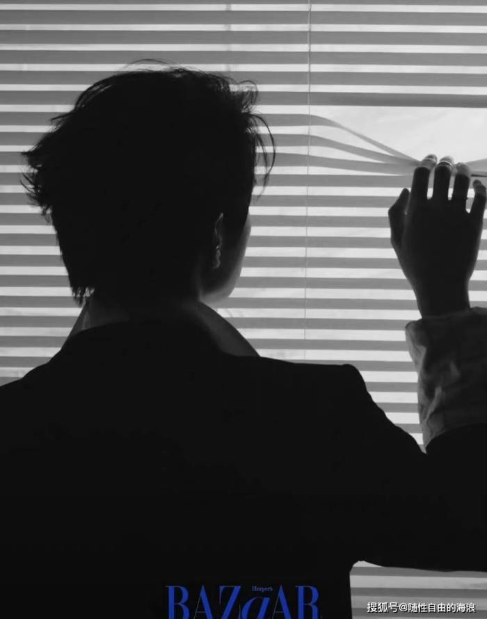 《时尚芭莎》拍的魏大勋，氛围感十足，简直再现孟宴臣

