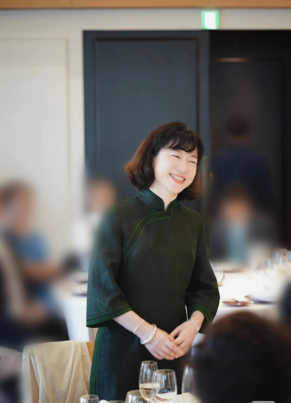 网友晒翁帆在日本参加活动照