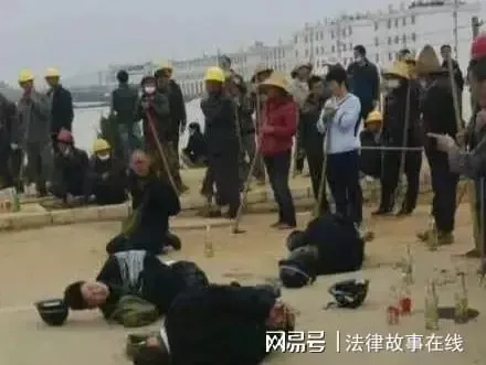 花百万养打手，强占村民用地，不服就打，造成8人死亡，被判无期