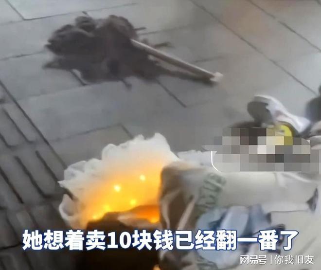 突发！女孩低价摆摊遭同行棍棒袭击，3人受伤住院，竟威胁退学！