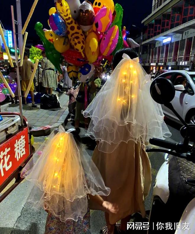 突发！女孩低价摆摊遭同行棍棒袭击，3人受伤住院，竟威胁退学！