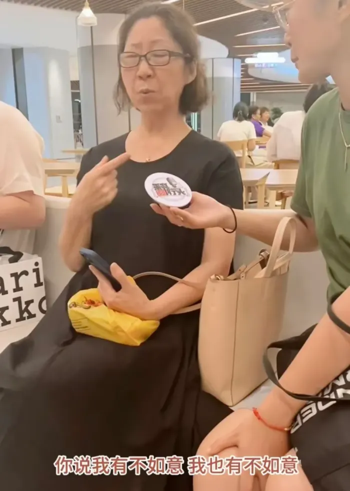 这位上海阿姨突然火了！一席话引发热议，网友：活的太通透了！