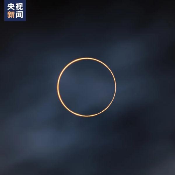 摄影师拍到红色精灵闪电