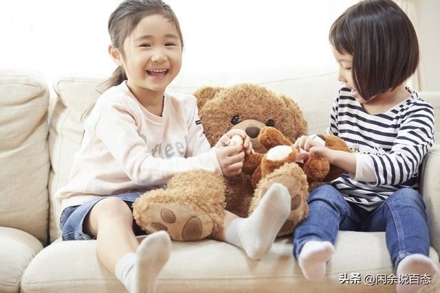 9岁女孩因贪玩被父母丢在机场