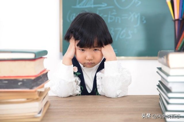 9岁女孩因贪玩被父母丢在机场